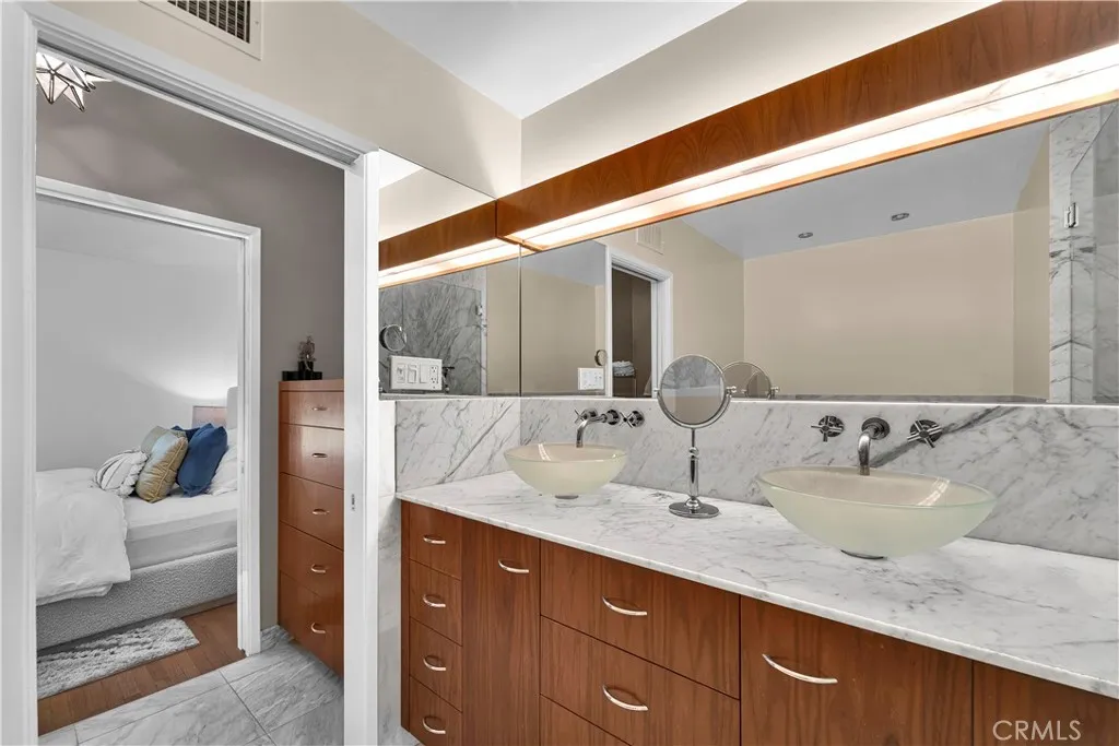 4227 Van Nuys Boulevard, Sherman Oaks, California 91403 home-pic-16