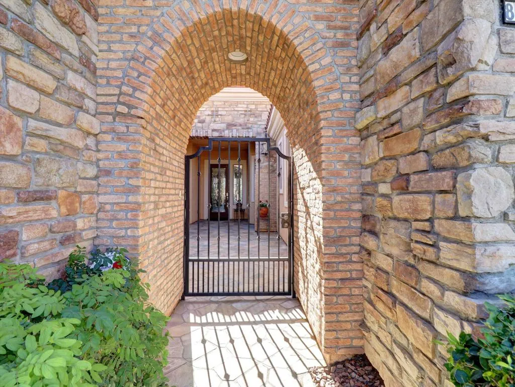 81157 Avenida Los Circos, Indio, California 92203 home-pic-5