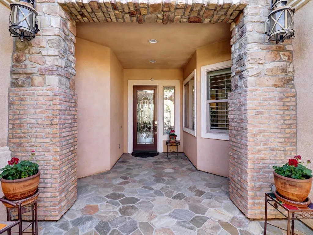 81157 Avenida Los Circos, Indio, California 92203 home-pic-3