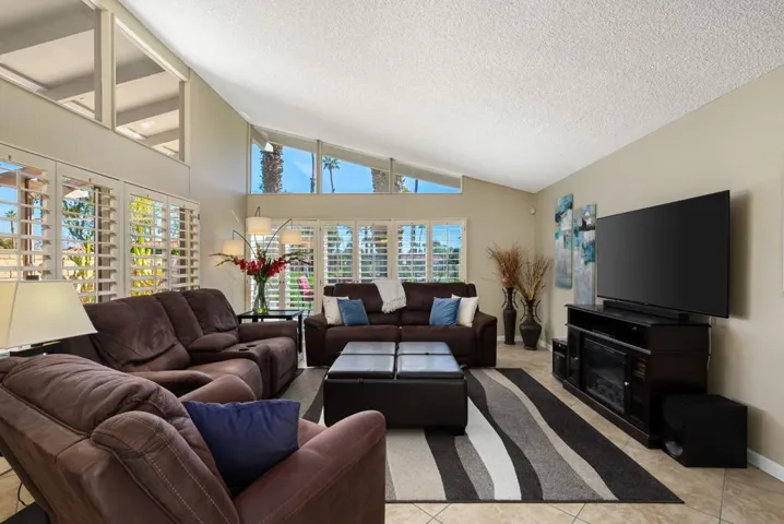 15-web-or-mls-DPCochran_OPMG_1125_015