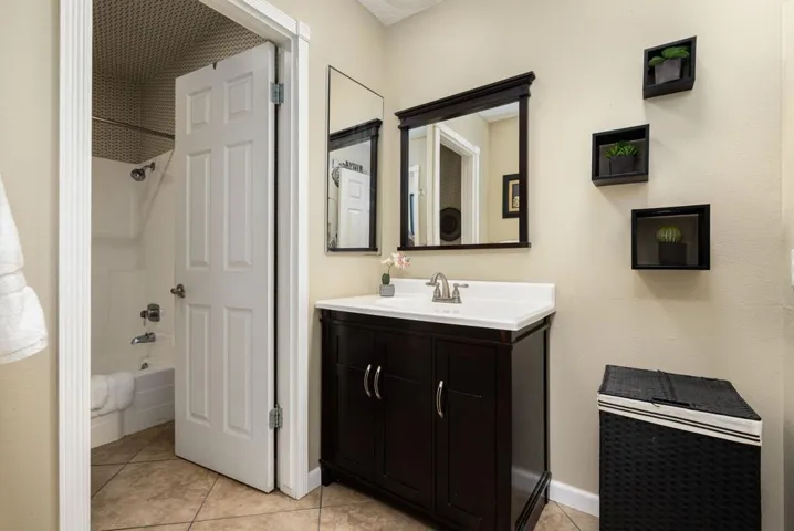 39-web-or-mls-DPCochran_OPMG_1125_039