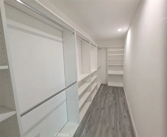 Walking Closet