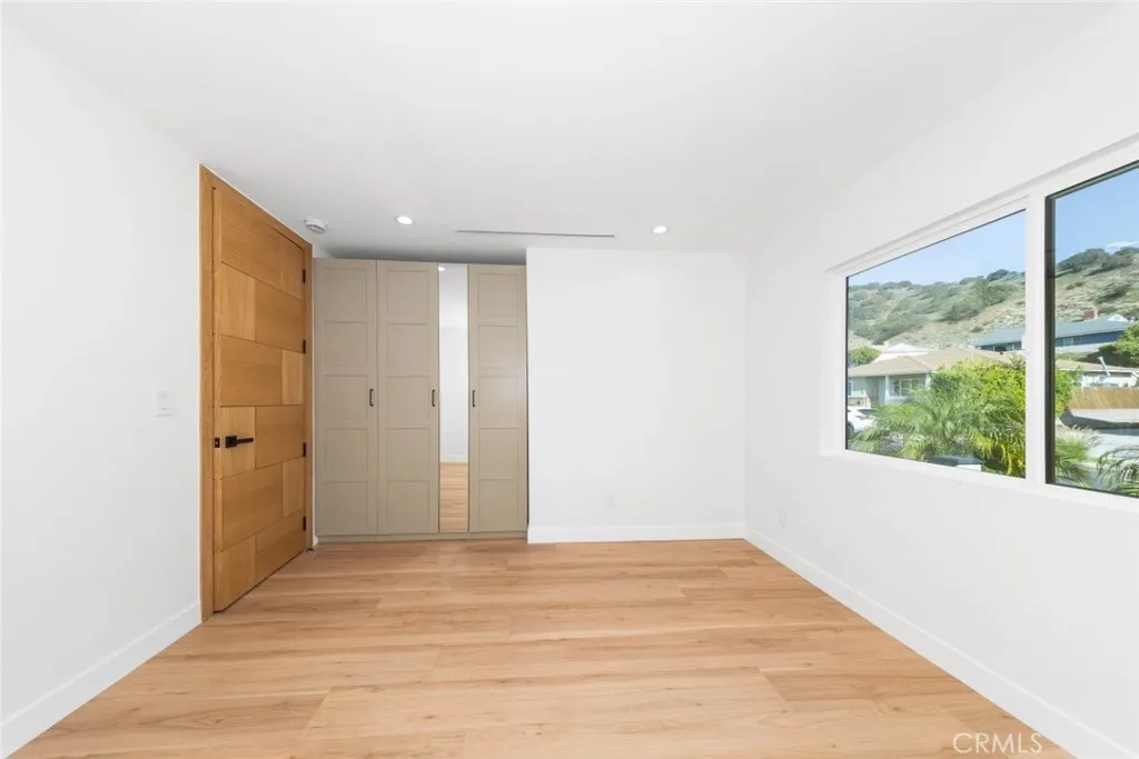 8369 Vine Valley Drive, Sun Valley, California 91352 home-pic-50