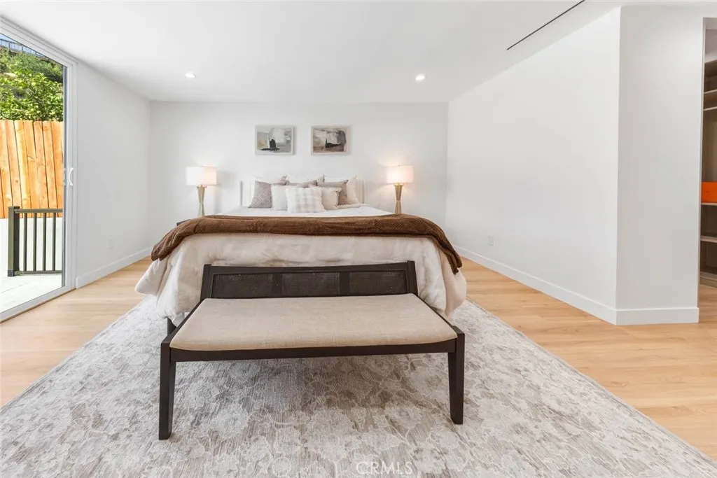 8369 Vine Valley Drive, Sun Valley, California 91352 home-pic-26