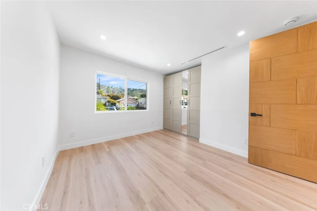 8369 Vine Valley Drive, Sun Valley, California 91352 home-pic-45