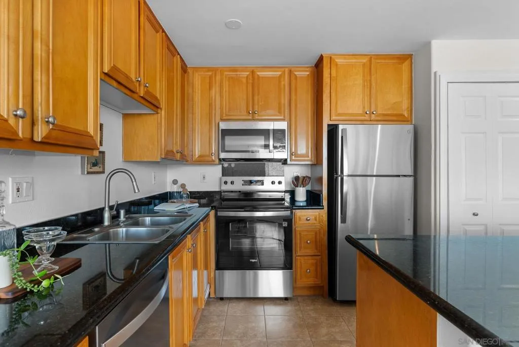 1205 Colusa 5, San Diego, California 92110 home-pic-10