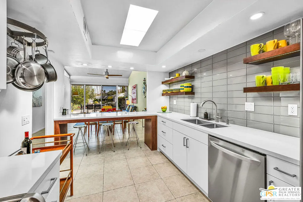 2380 S Sky View Drive, Palm Springs, California 92264 home-pic-10