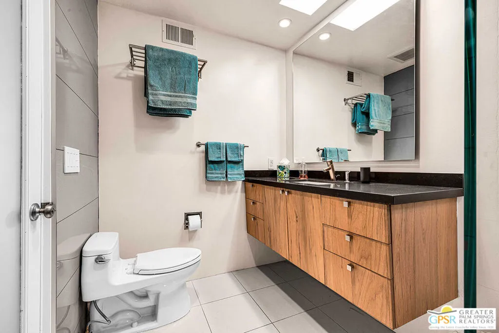 2380 S Sky View Drive, Palm Springs, California 92264 home-pic-17