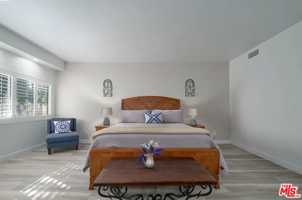 121 S Palm Drive 203, Beverly Hills, California 90212 home-pic-11