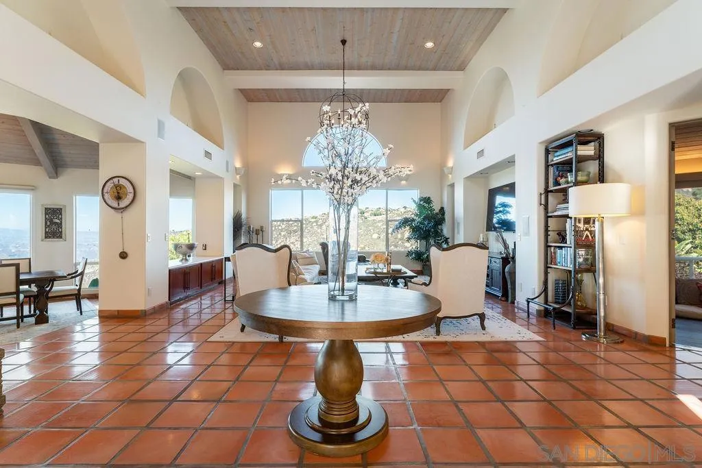 28751 Sandhurst Way, Escondido, California 92026 home-pic-2