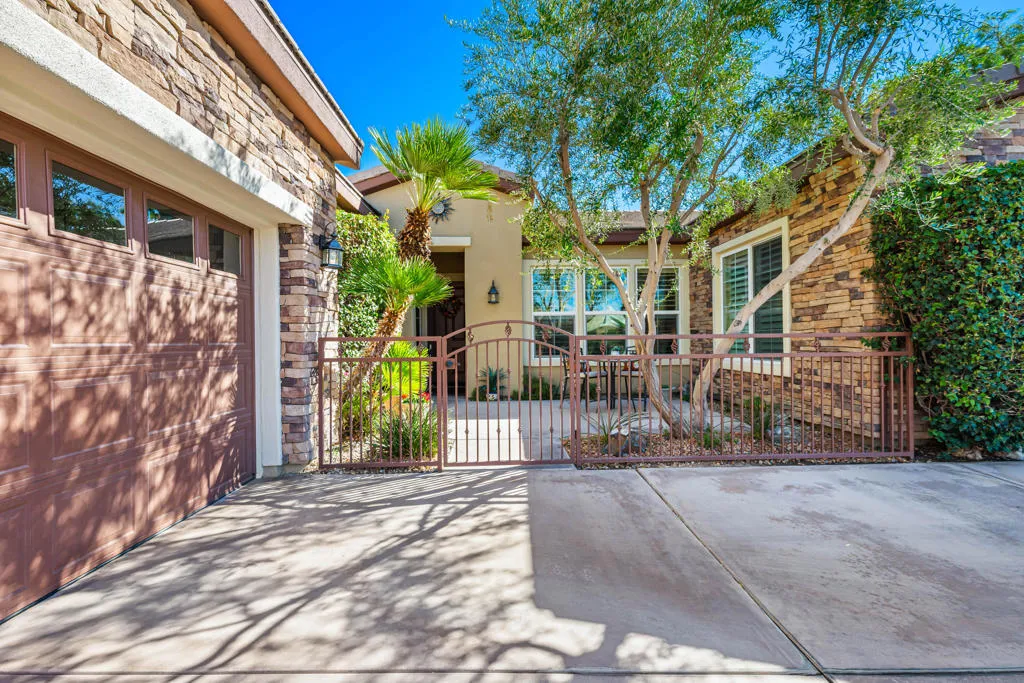 60590 Lace Leaf Court, La Quinta, California 92253 home-pic-2