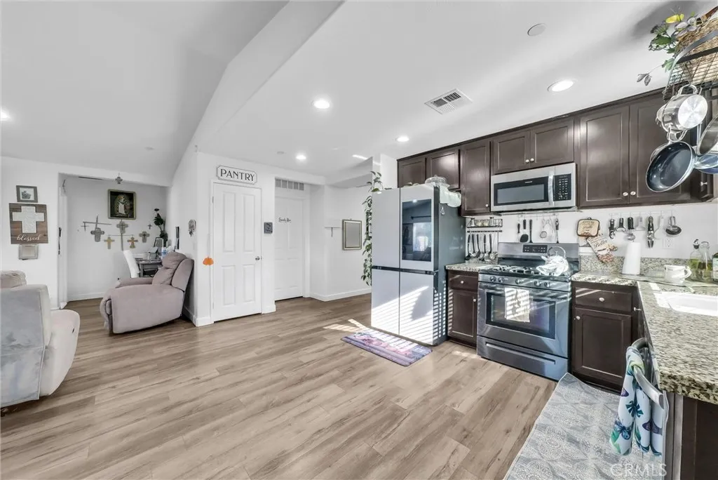 29427 Linden, Lake Elsinore, California 92530 home-pic-8