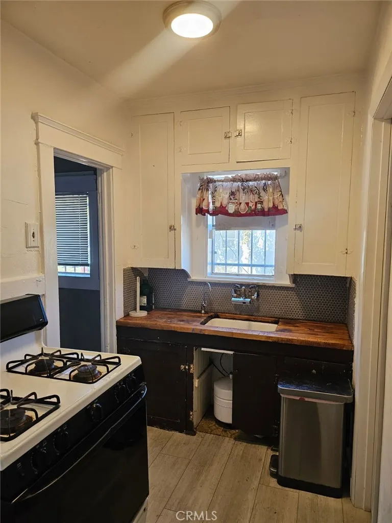 1032 N J St., San Bernardino, California 92411 home-pic-4