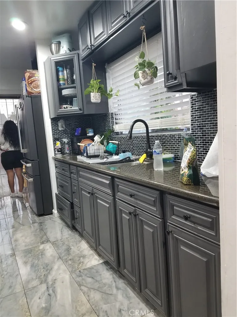 145 W 66th Street, Los Angeles, California 90003 home-pic-10