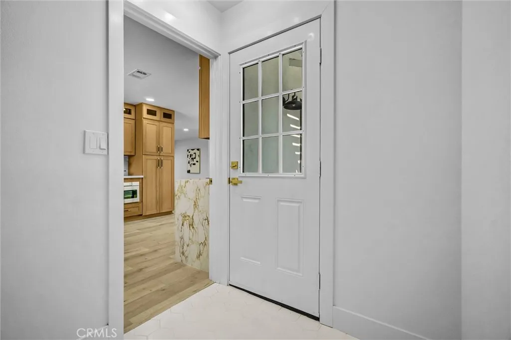 6032 Vane Circle, Huntington Beach, California 92647 home-pic-17