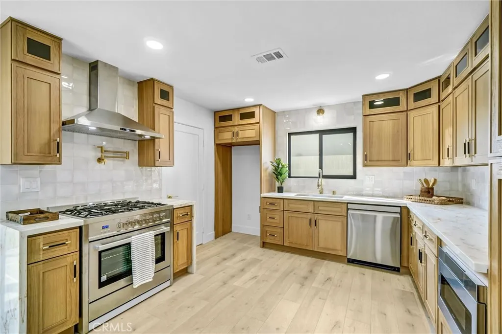6032 Vane Circle, Huntington Beach, California 92647 home-pic-1
