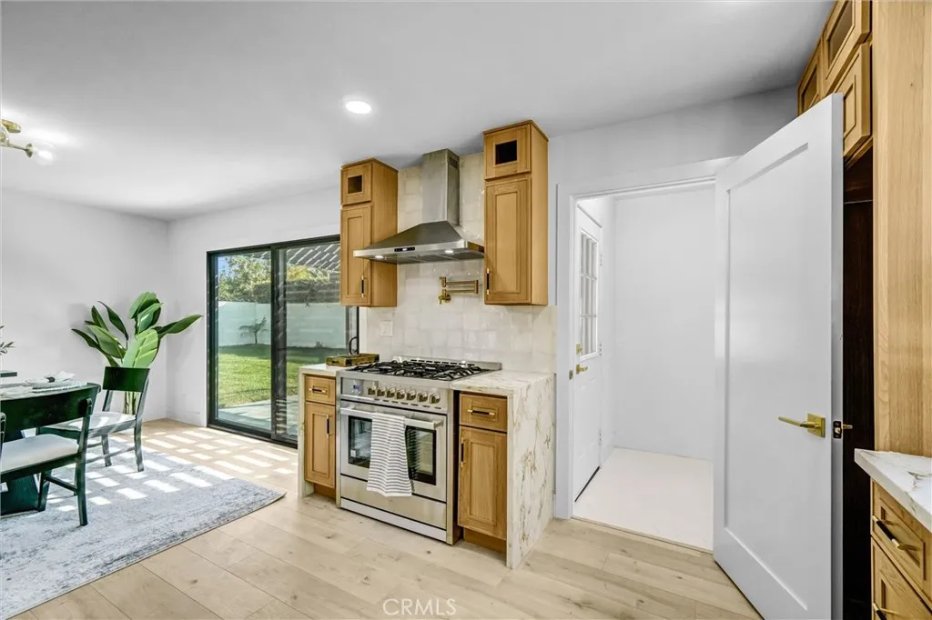 6032 Vane Circle, Huntington Beach, California 92647 home-pic-4