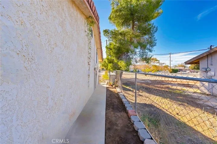 7371 Lyons, Hesperia, California 92345