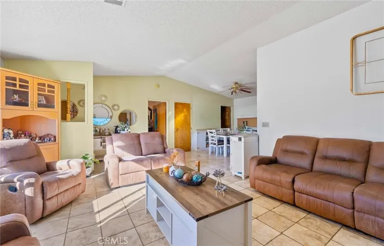 7371 Lyons, Hesperia, California 92345