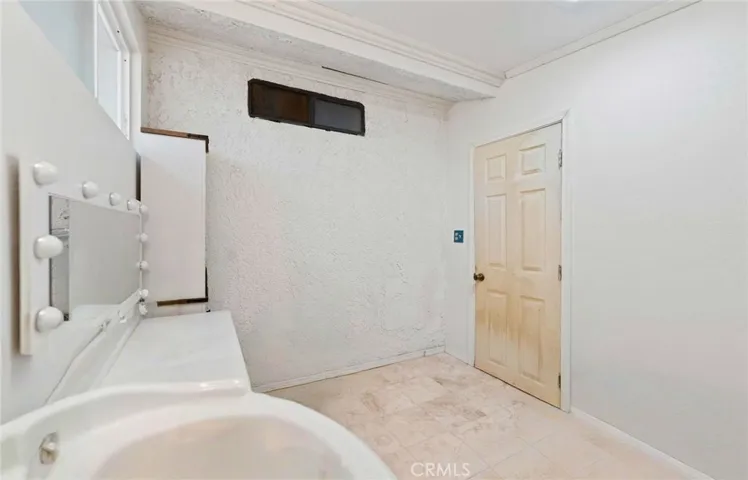 7371 Lyons, Hesperia, California 92345