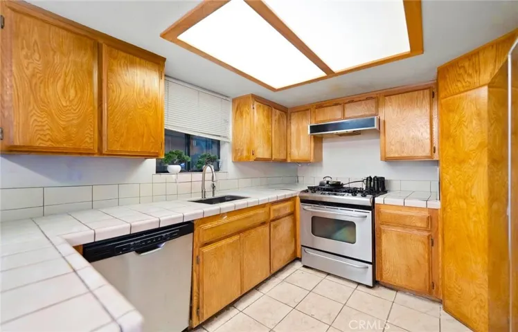 7371 Lyons, Hesperia, California 92345