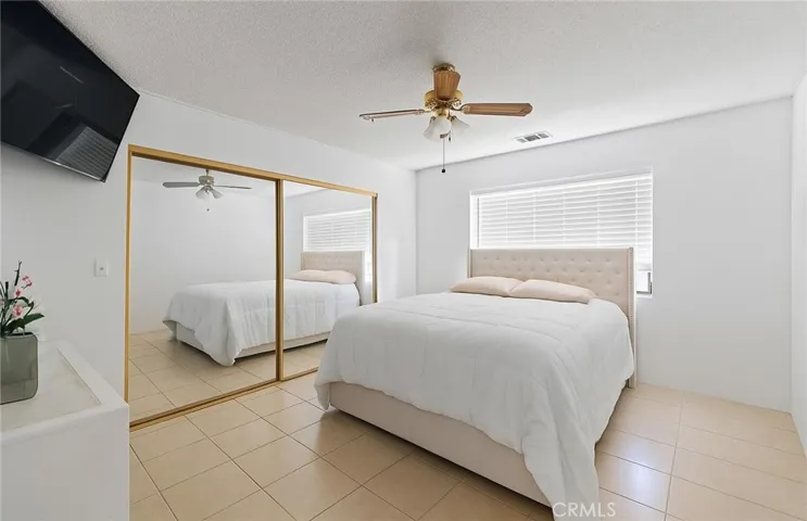 7371 Lyons, Hesperia, California 92345