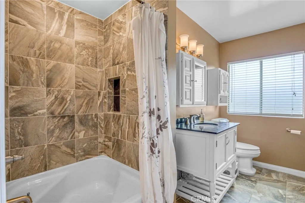 20300 Delita Drive, Woodland Hills, California 91364 home-pic-15