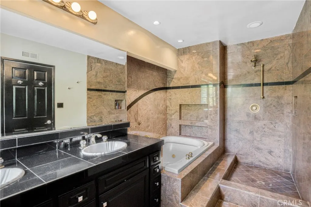20300 Delita Drive, Woodland Hills, California 91364 home-pic-12