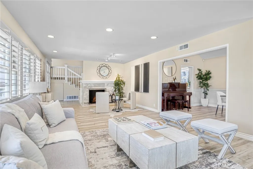 20300 Delita Drive, Woodland Hills, California 91364 home-pic-6
