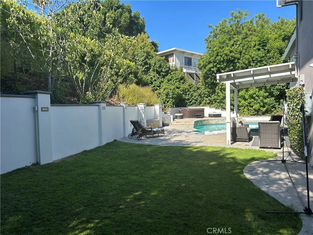 20300 Delita Drive, Woodland Hills, California 91364 home-pic-23