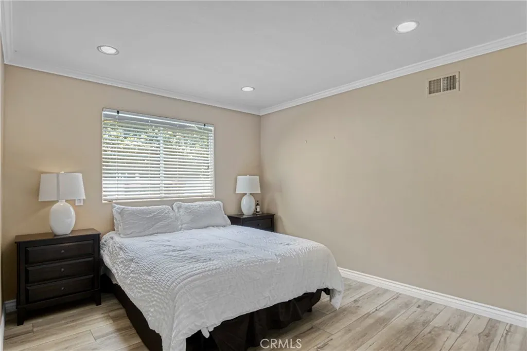 20300 Delita Drive, Woodland Hills, California 91364 home-pic-16