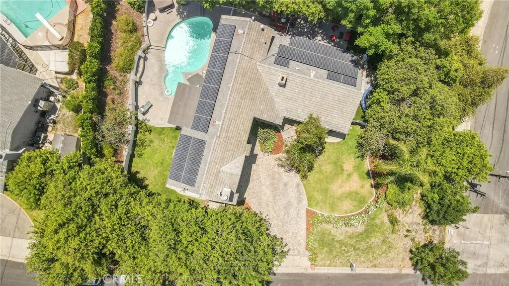 20300 Delita Drive, Woodland Hills, California 91364 home-pic-25