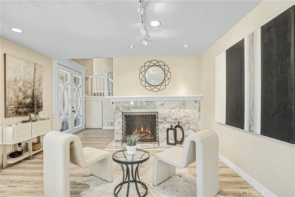 20300 Delita Drive, Woodland Hills, California 91364 home-pic-5