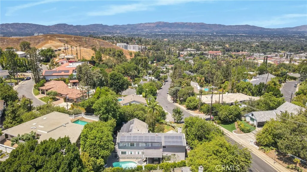 20300 Delita Drive, Woodland Hills, California 91364 home-pic-26