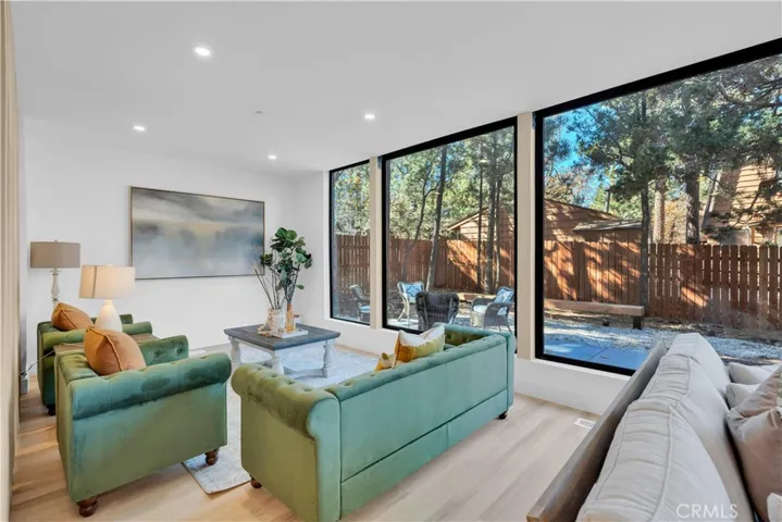 216 Leonard Lane, Big Bear, California 92386