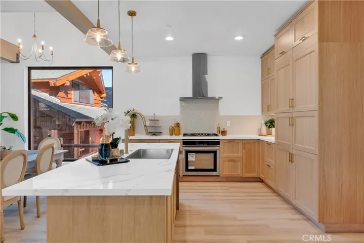 216 Leonard Lane, Big Bear, California 92386