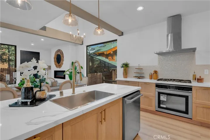 216 Leonard Lane, Big Bear, California 92386