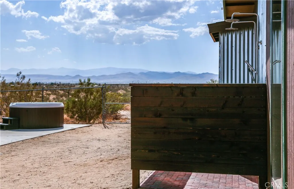 5969 Lorraine Road, Landers, California 92285 home-pic-6