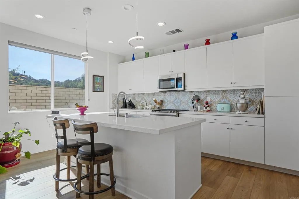 27608 Konyn Court, Valley Center, California 92082 home-pic-2