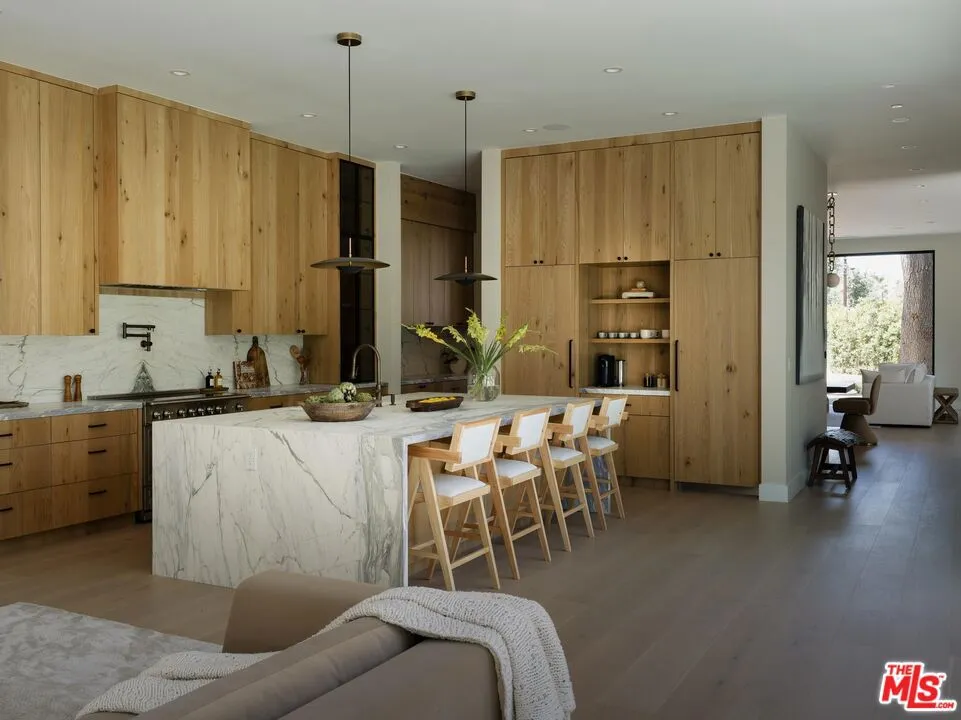 23346 Collins Street, Woodland Hills, California 91367 home-pic-8