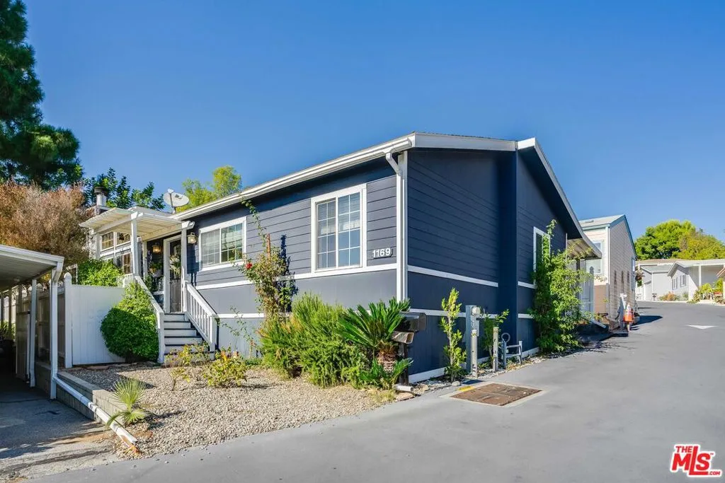 1169 Aztec, Topanga, California 90290 home-pic-33