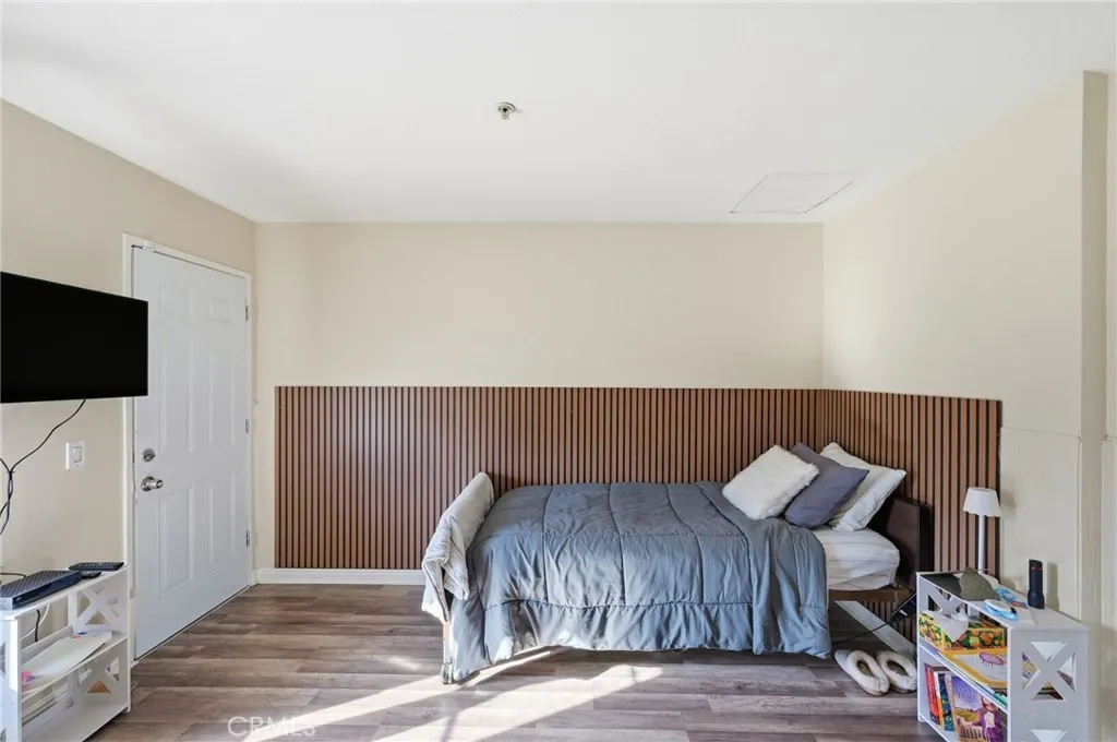 27828 Parkvale Drive, Saugus, California 91350 home-pic-21