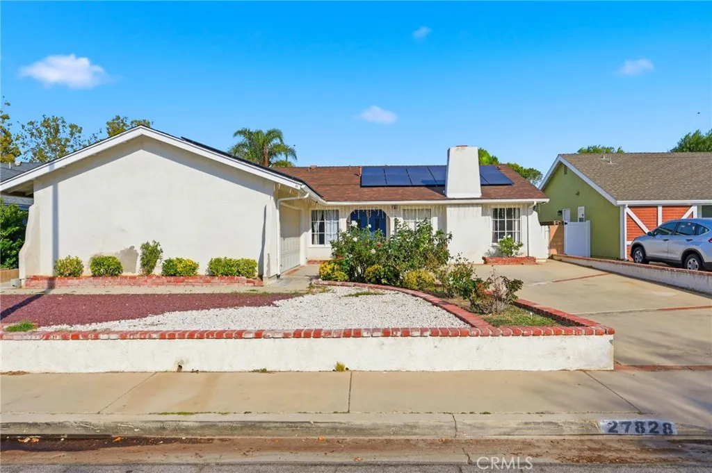 27828 Parkvale Drive, Saugus, California 91350 home-pic-2