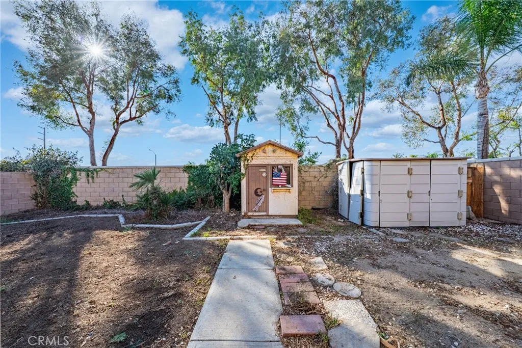 7691 Coffeeberry Drive, Eastvale, California 92880 home-pic-30