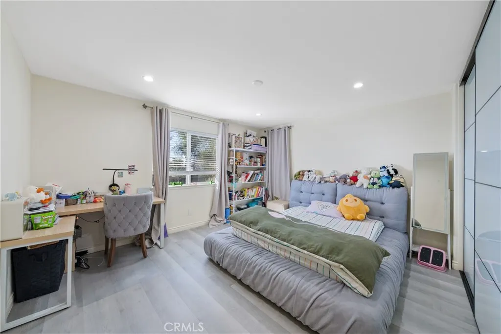 7691 Coffeeberry Drive, Eastvale, California 92880 home-pic-27