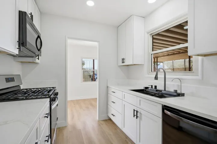 34 KITCHEN