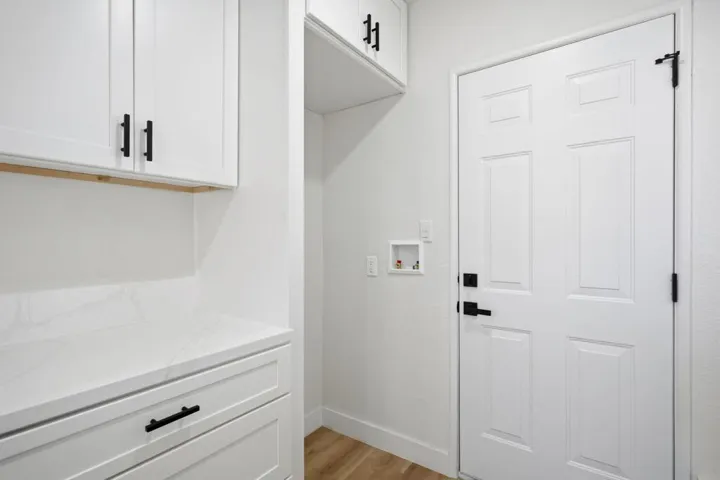 36 KITCHEN LAUNDRY