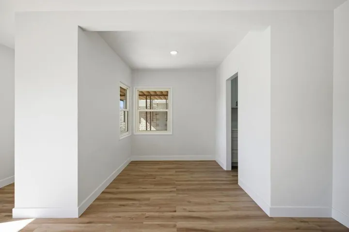 40 DINING ROOM