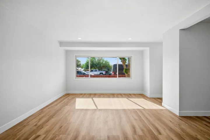 22 LIVING ROOM