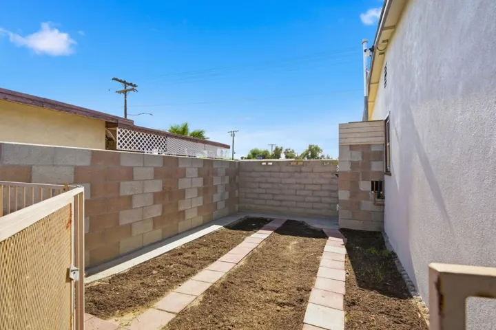 64 SIDE YARD
